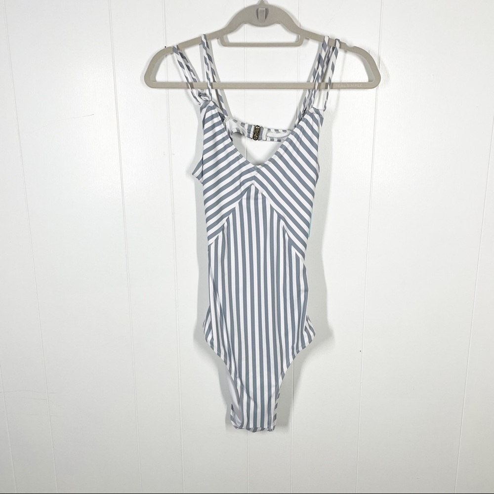 NEW Cupshe Gray and White Striped Open Back One Piece Extra Large